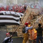 Imagen de los enfrentamientos entre manifestantes y policías