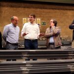 El candidato del PP a la Presidencia de la Junta, Alfonso Fernández Mañueco, visita la empresa Imedesa, en la localidad burgalesa de Aranda de Duero, acompañado por el presidente de las Cortes, Ángel Ibáñez