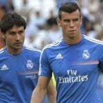 Bale se retira del campo tras sufrir un problema muscular ayer