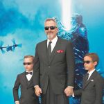 El cantante acudió el pasado fin de semana junto a sus mellizos al estreno mundial de «Godzilla» en Los Ángeles.