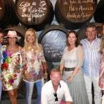 Arriba, de izda. a dcha., Miguel Gallego hijo, Gemma del Corral, yo, Eduardo Criado, Rosa Gallego junto a su esposo, Miguel Gallego y otra amiga