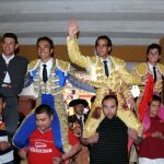 La terna abandona el coso de Tudela a hombros con el mayoral