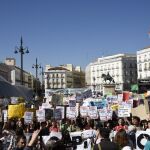 En Madrid, el movimiento transcurrió en un ambiente de huelga climática internacional de escolares, mayormente chicas adolescentes.