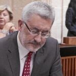 Un consejero llama «matones» a los miembros del PP y evita rectificar