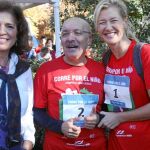 La alcaldesa de Madrid, Ana Botella, fue la encargada de entregar los trofeos de la carrera «Corre por el niño»
