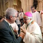 El nuevo Arzobispo de Tarragona, Joan Planellas con el todavía alcalde en funciones, Josep Félix Ballesteros, que perderá el cargo tras doce años por la política de pactos