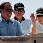 Manuel Casanova (izqda) junto a la entonces princesa Letizia, en la regata SM La Reina