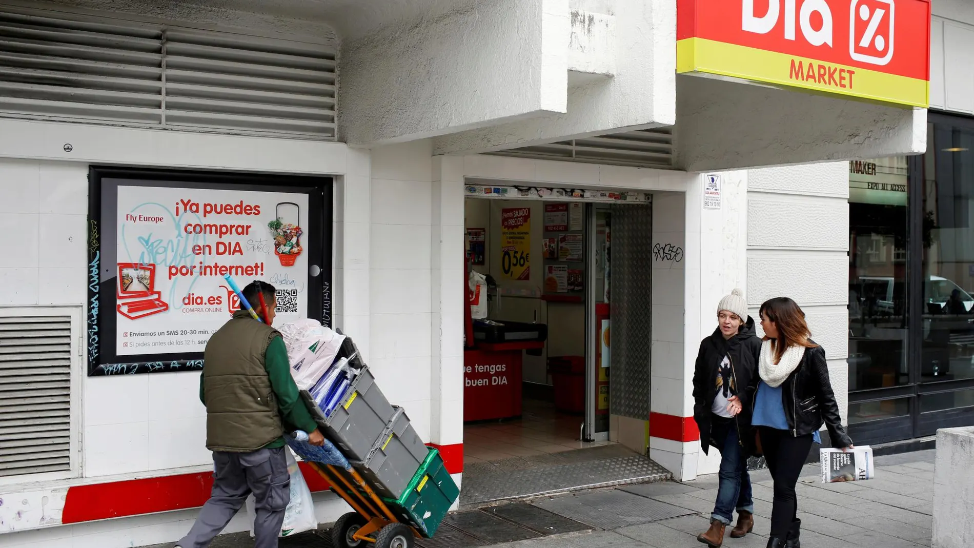 Entrada de una de las tiendas de Dia en Madrid