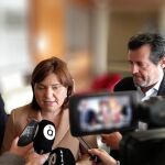 La lideresa de los populares valencianos, Isabel Bonig, se reunió ayer con representantes de colegios concertados de Alcoy, localidad donde nueve centros han sufrido recortes de aulas durante la legislatura que ahora termina