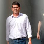 El expresidente de la Diputación, Jorge Rodríguez, sale del calabozo de la Ciudad de Justicia donde pasó la noche tras su detención. Imagen de archivo