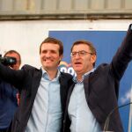 Pablo Casado y Alberto Núñez Feijóo, durante la comida-mitin de campaña de Nigrán/Efe/ Salvador Sas