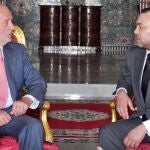 Don Juan Carlos y Mohamed VI en el palacio del mocarca marroquí en mayo de 2011