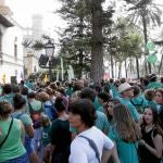 Profesores y alumnos en la protesta de ayer frente al Parlamento balear