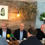 Los concejales populares Eusebio Monz&oacute;, Alfonso Novo y F&eacute;lix Crespo, ayer durante la rueda de prensa