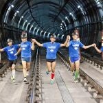 Un centenar de participantes corrieron en la madrugada del domingo la primera carrera nocturna en el Metro