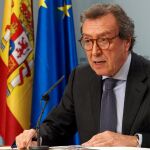 El vicepresidente, portavoz y consejero de la Presidencia del Gobierno Herrera en funciones, José Antonio de Santiago-Juárez, valor el principio de acuerdo PP-Cs, en la rueda de prensa posterior al Consejo