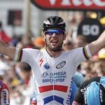El británico Mark Cavendish (Omega Pharma-Quick Step) celebra victoria en la quinta etapa del centenario Tour