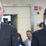 Fotografía de archivo, tomada el 16/9/2013, al inicio del juicio del caso Faisán, de Enrique Pamiés (i) y el inspector jefe José María Ballesteros (d)