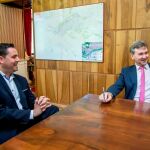El alcalde de Burgos, Daniel de la Rosa, se reúne con su antecesor el ‘popular’ Javier Lacalle