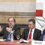 El presidente Herrera junto al consejero de presidencia de la Xunta de Galicia, Alfonso Rueda; el presidente del Comité de Coordinación y desarrollo Regional del norte de Portugal, Emidio Ferreira dos Santos Gomes y el consejero de Presidencia de Castilla y León, José Antonio de Santiago-Juárez
