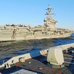 La fragata «Méndez Núñez» junto al portaaviones «Abraham Lincoln» durante el despliegue con el Grupo de Combate 12 de EE UU. Foto: Armada