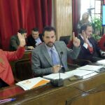 El líder de Ciudadanos en la ciudad de Murcia, Mario Gómez (segundo por la izquierda), ha sido muy crítico con la gestión de Ballesta en el Consistorio