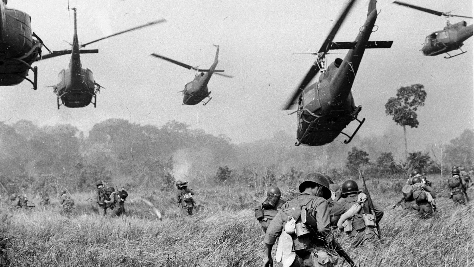 La guerra de Vietnam fue el primer conflicto bélico de la historia retransmitido por televisión y se cobró la vida de millones de personas