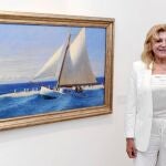 Carmen Thyssen ante una obra de Edward Hooper en la exposición de Sant Feliu