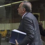 El expresidente de Pescanova Manuel Fernández de Sousa, a su llegada a la Audiencia Nacional para declarar como imputado por presuntos delitos de falseamiento de información económico-financiera y cuentas anuales.