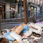 Aparte de la pésima imagen que supone para el turismo, quienes más están sufriendo la huelga son los vecinos y comerciantes