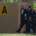El secretario de Estado norteamericano, Mike Pompeo, y su mujer Susan, en el complejo de la Embajada de EEUU en Bagdad / Reuters