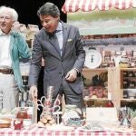 Boadella, ayer con Ignacio González, en un improvisado festín