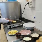 En una cocina hay que aprender a hacer muchas cosas a la vez