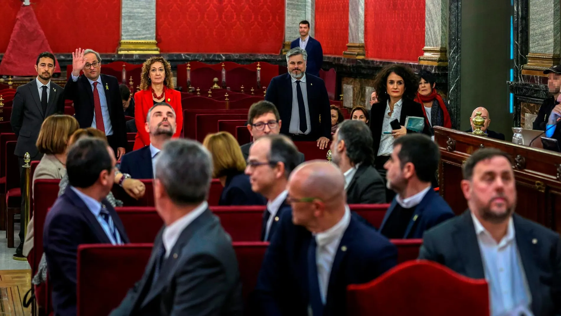 Torra junto a Damià Calvet y Ester Capella el primer día del juicio.