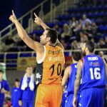 El base del Fuenlabrada Carlos Cabezas celebra un triple durante el partido ante el Estudiantes