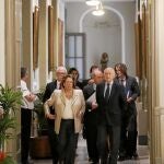 Barberá, y el presidente de la Autoridad Portuaria, Rafael Aznar, firmaron la escritura pública del convenio de cesión de la dársena