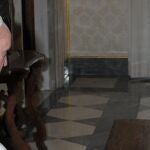 Imágenes del Papa Francisco con el jesuita Antonio Spadaro, director de La Civiltà Cattolica, durante la audiencia que el pontífice concedió a los miembros de esta publicación de los jesuitas el pasado 14 de junio.