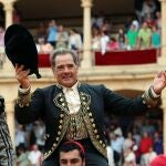 Paco Ojeda salió a hombros en su reaparición en Ronda