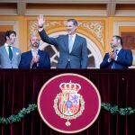 El Rey Felipe VI junto a José Luis Ábalos y Juan José Padilla (Fotos: Rubén Mondelo)
