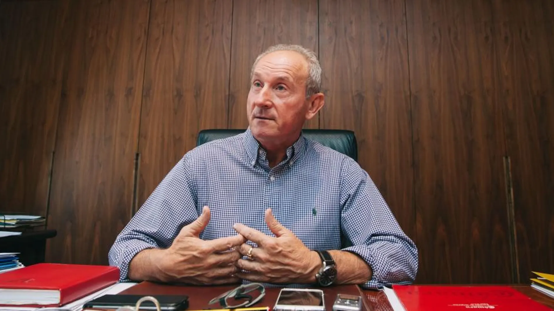 El presidente de la Asociación Valenciana de Agricultores (AVA), Cristóbal Aguado, durante una entrevista concedida a LA RAZÓN