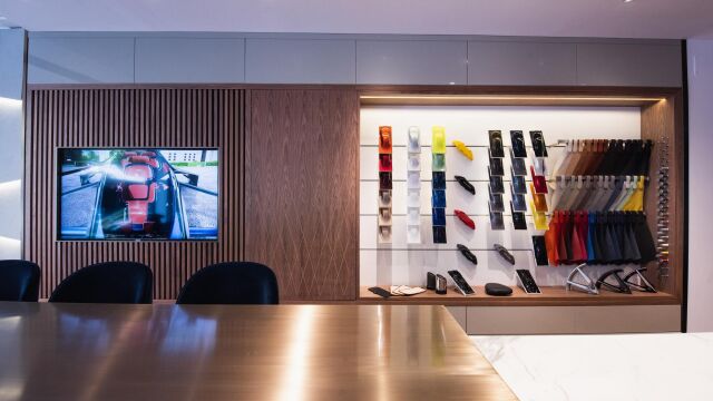 El cliente podrá elegir el tipo de piel para el interior de su Aston Martin.