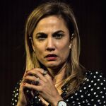 Toni Acosta valora gratamente la disposición del autor sueco Lars Norén por volcar en el texto las consecuencias más crudas de los roces internos en las relaciones. En la imagen, durante una función de «Placeres íntimos»