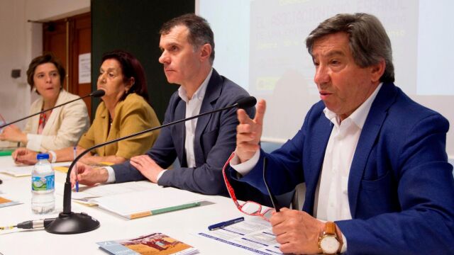 Juan Andrés Blanco; el secretario general de la consejería de Presidencia, José Manuel Herrero; Maria Antonia Rabanillo y Asunción Merino clausuran el congreso