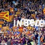 Exhibición de banderas «esteladas» y consignas independentistas en un partido del Barça contra el Real Madrid el pasado octubre