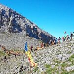 La cadena humana que los independentistas han convocado para el 11-S vivió ayer un ensayo entre Vic y Folgueroles. Los seis kilómetros que separan ambas localidades no fueron cubiertos con las 4.000 personas necesarias, como reconoció la organización, que pide un esfuerzo para que el fiasco no se repita en la Diada.