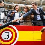Pablo Casado junto a la candidata al PP de la Alcaldía de Valencia, María José Català y a la Generalitat, Isabel Bonig, durante su visita a Valencia en Fallas
