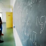 El profesorado de las universidades madrileñas envejece. Habrá que renovar una de cada tres plazas en el futuro
