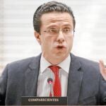 El consejero de Sanidad compareció, durante más de tres horas y media y a petición propia, ante la Comisión de Sanidad de la Asamblea