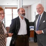 Rafael Benjumea, con José Ángel González Saiz y Graziella Fantini.