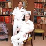 El capitán de Navío Benigno González-Aller, junto a su padre, el contraalmirante José Ignacio González-Aller